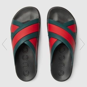 Gucci Men's rubber slide sandal with Web
